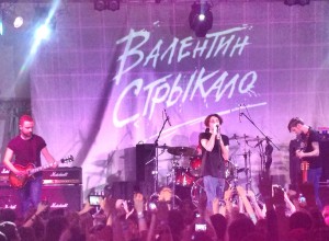 Ukrainian group Valentyn Strykalo performing in Moscow's Green Theater. Photo by Aleksandr Andreiko via Wikimedia Commons.